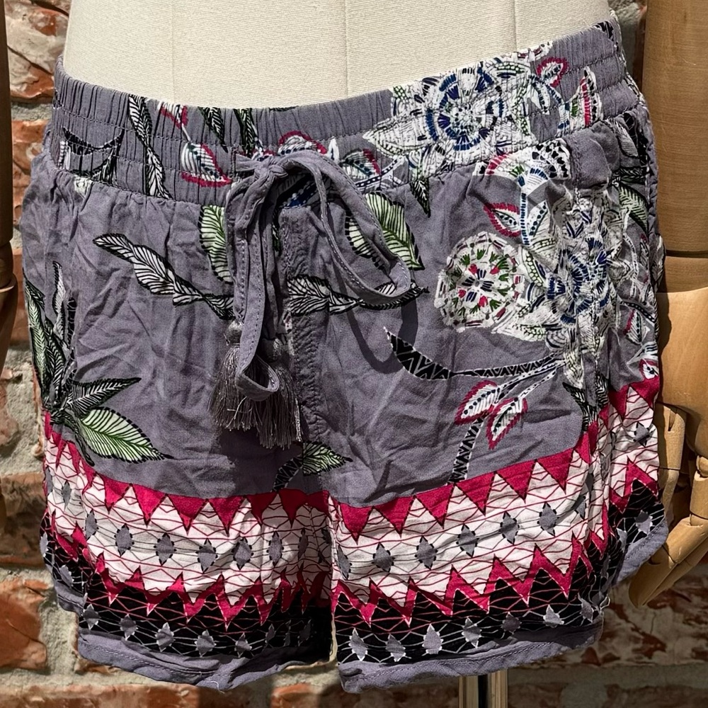 Cotton On purple floral low rise patterned shorts / XS / Excellent condition